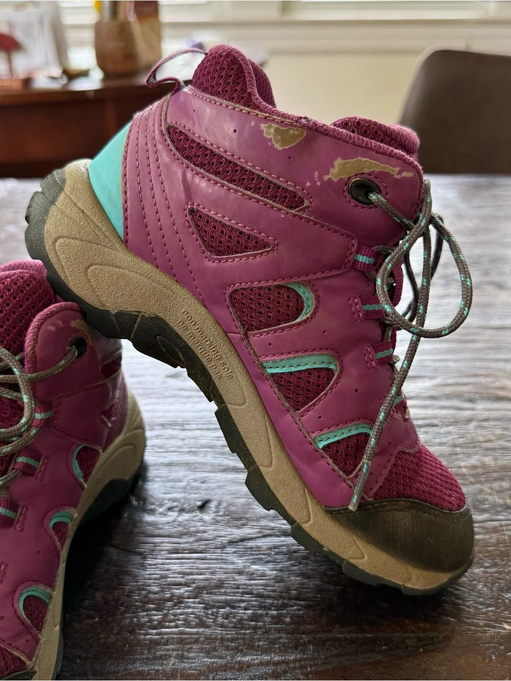 Merrell Oakcreek Mid Big Kid Size 2 'Paloma Berry' Waterproof Hiking Boots